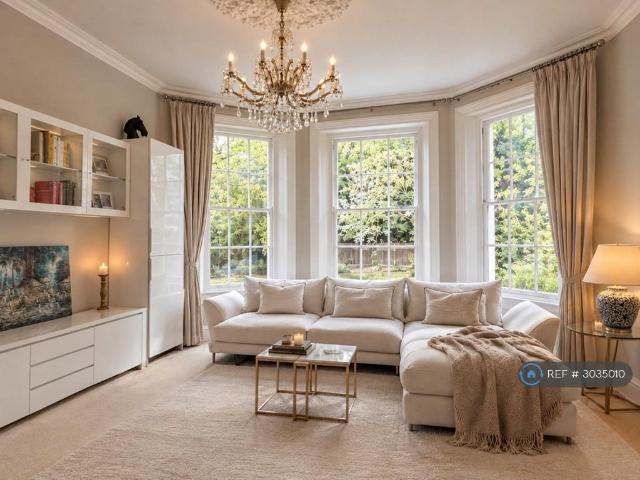Woodford Road, London, E18 2 bed flat to rent £2,350 pcm £542 pw
