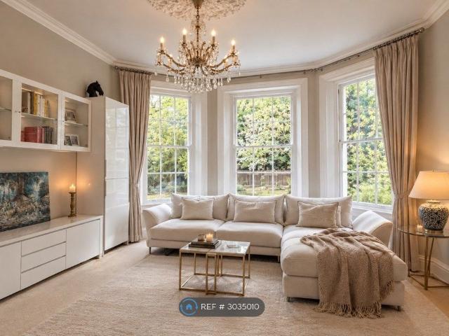 Woodford Road, London E18, 2 bed flat to rent, £2,350 pcm | PrimeLocation