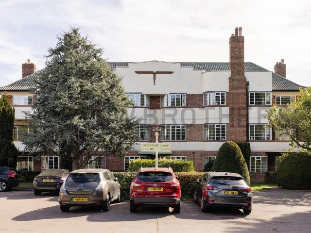 Woodford Road, South Woodford E18, 3 bed flat to rent, £2,800 pcm | PrimeLocation