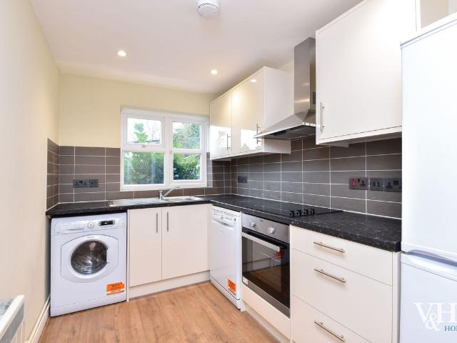Woodfield Close, Ashtead KT21, 2 bed flat to rent, £1,650 pcm | PrimeLocation