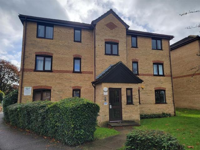 Woodfield Close, Enfield EN1, 2 bed flat to rent, £1,750 pcm | PrimeLocation
