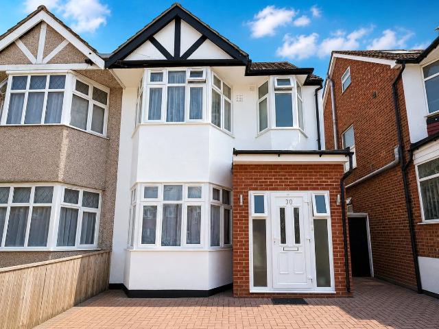 Woodfield Avenue, London NW9, 2 bed maisonette to rent, £1,950 pcm | PrimeLocation