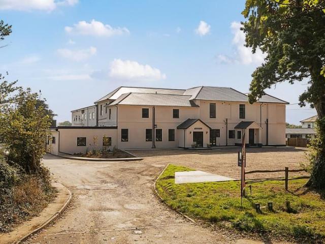 Woodfield House, Tangmere Road, Chichester PO20, 1 bed maisonette to rent, £1,050 pcm | PrimeLocation