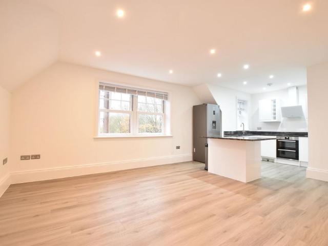Woodfield Lane, Ashtead KT21 1 bed apartment to rent £1,597 pcm £369 pw