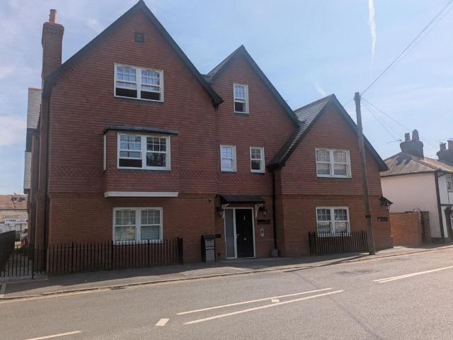 Woodfield Lane, Ashtead KT21, 1 bed flat to rent, £1,500 pcm | PrimeLocation