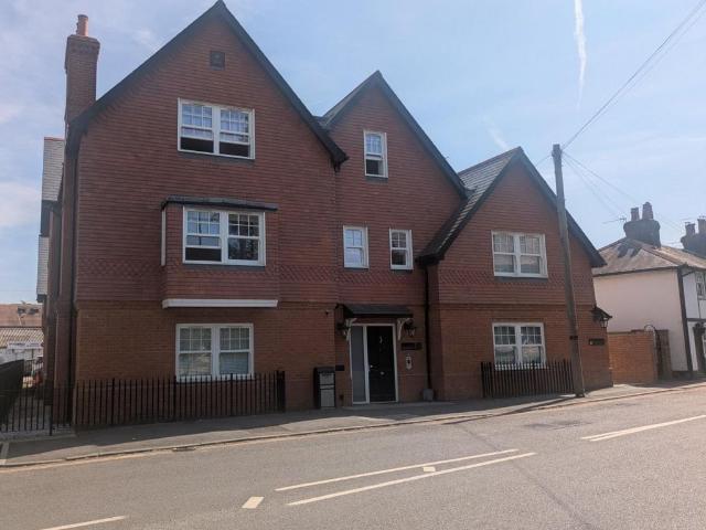 Woodfield Lane, Ashtead 1 bed apartment to rent £1,450 pcm £335 pw