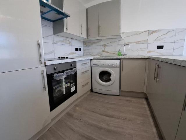 Woodfield Street, Swansea, SA6 2 bed flat to rent £950 pcm £219 pw