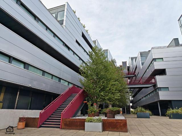 Woodfield Road, Altrincham WA14 2 bed apartment to rent £1,250 pcm £288 pw