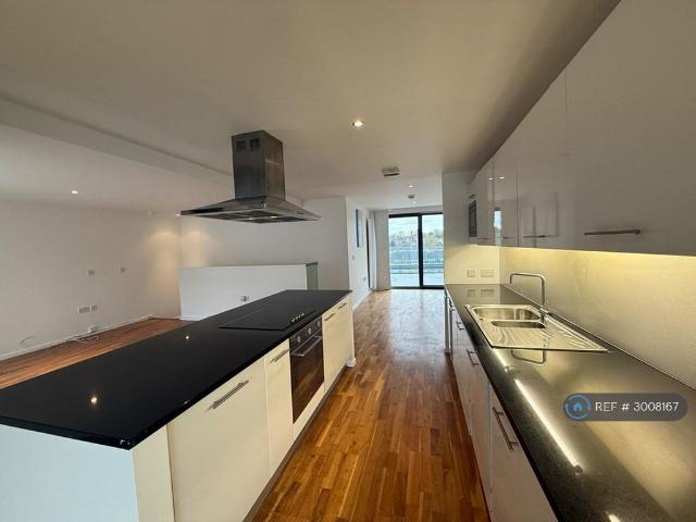 Woodfield Road, Altrincham, WA14 2 bed flat to rent £1,350 pcm £312 pw