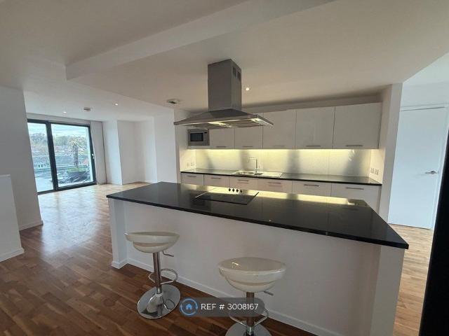 Woodfield Road, Altrincham WA14, 2 bed flat to rent, £1,350 pcm | PrimeLocation