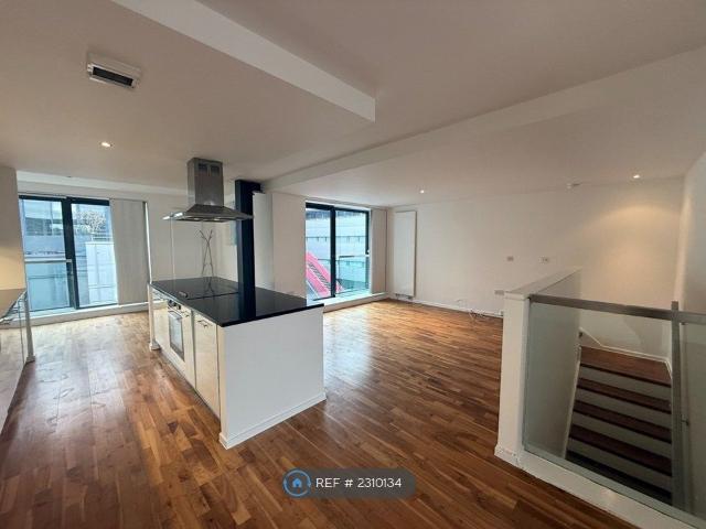 Woodfield Road, Altrincham WA14, 2 bed flat to rent, £1,395 pcm | PrimeLocation