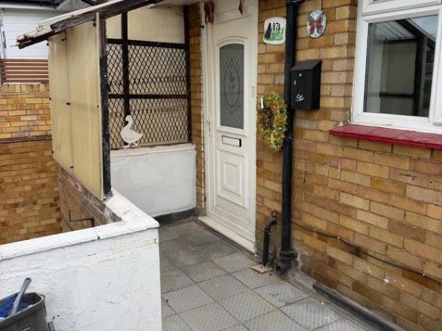 Woodfield Road, Hadleigh, Benfleet SS7, 2 bed maisonette to rent, £950 pcm | PrimeLocation