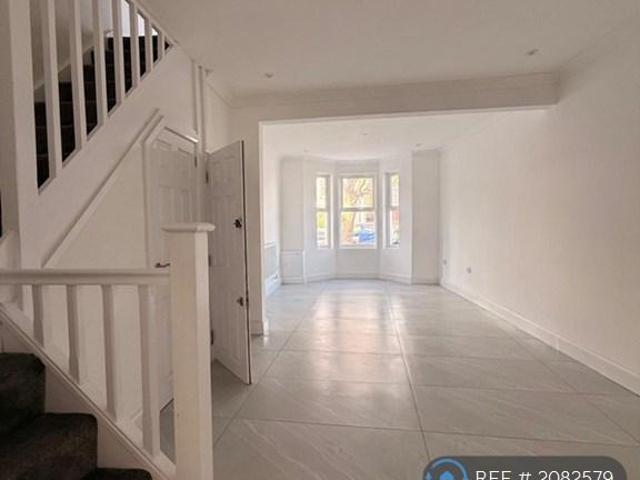 Woodkands Park, London, N15 3 bed semi detached house to rent £2,750 pcm £635 pw