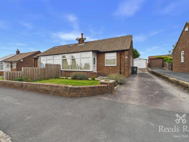 Woodkirk Avenue, Wakefield WF3 2 bed bungalow to rent £1,050 pcm £242 pw