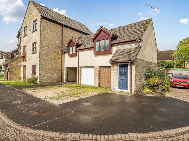 Woodhouse Close, Cirencester GL7, 2 bed flat to rent, £1,250 pcm | PrimeLocation