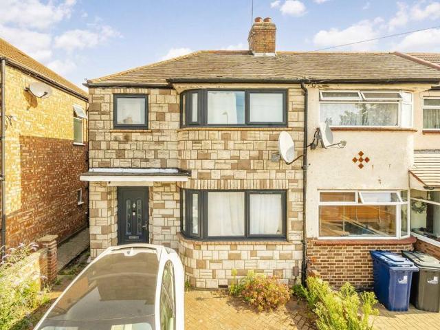 Woodhouse Avenue, Greenford UB6 3 bed house to rent £2,400 pcm £554 pw
