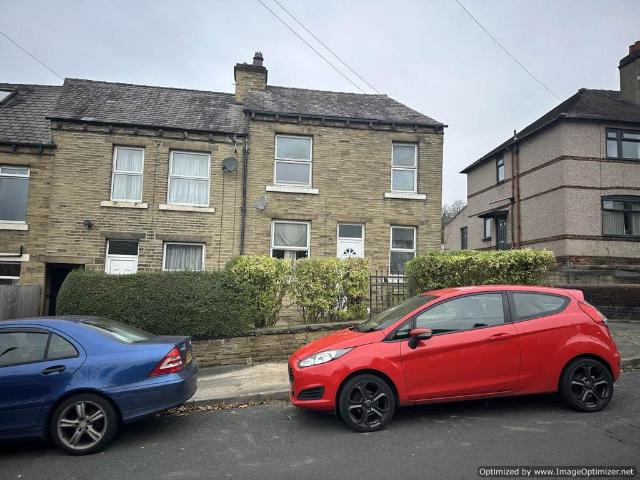 Woodhouse Avenue, Huddersfield, West. 2 bed terraced house to rent £650 pcm £150 pw