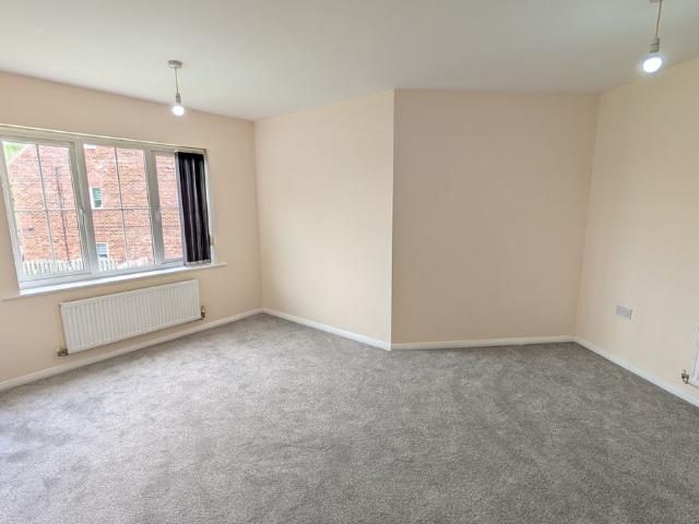 Woodhouse Lane, Sheffield S20, 2 bed flat to rent, £895 pcm | PrimeLocation