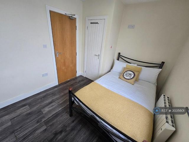 Woodhouse Street, Stoke On Trent, ST4 Studio to rent £540 pcm £125 pw