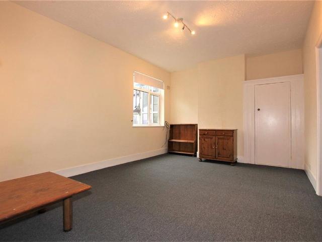 Woodhouse Road, North Finchley, London N12, 2 bed flat to rent, £1,900 pcm | PrimeLocation