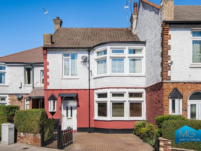 Woodhouse Road, North Finchley, London N12, 2 bed flat to rent, £2,000 pcm | PrimeLocation