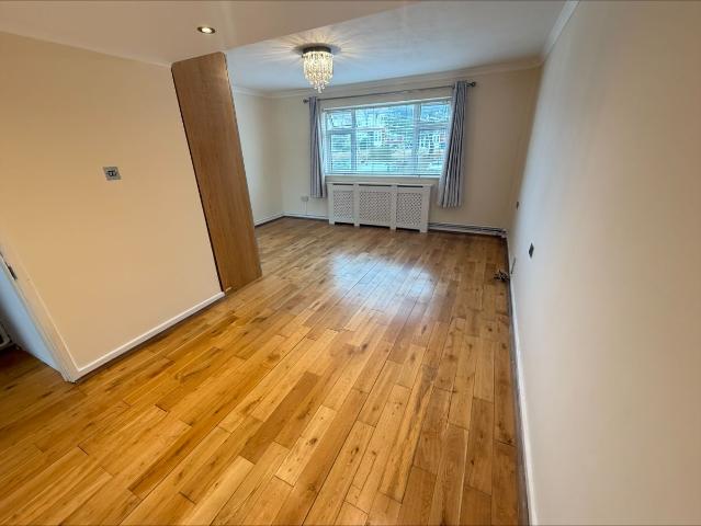 Woodhouse Road, North Finchley N12, 3 bed flat to rent, £2,150 pcm | PrimeLocation