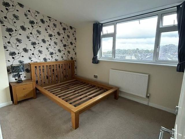 Woodhouse Road, North Finchley N12, 3 bed flat to rent, £2,250 pcm | PrimeLocation