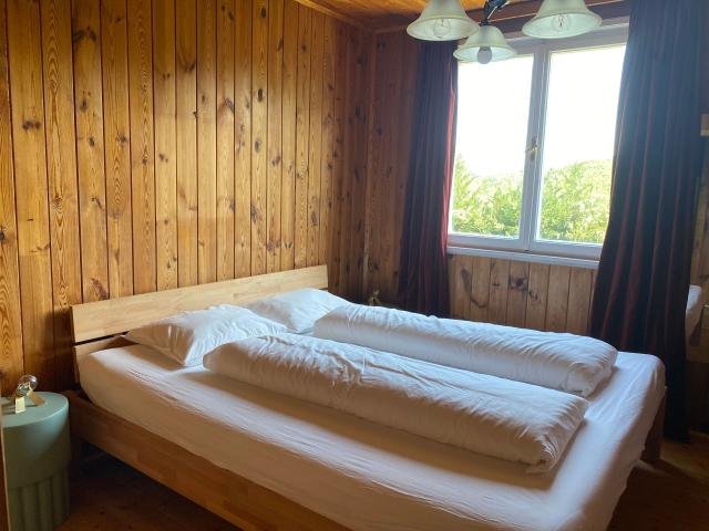 woodhouse with all you need, including whirlpool and sauna