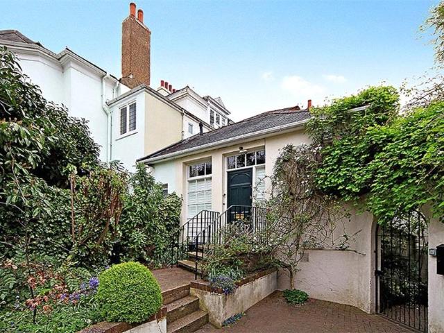 Woodhayes Road, Wimbledon SW19, 2 bed maisonette to rent, £2,900 pcm | PrimeLocation