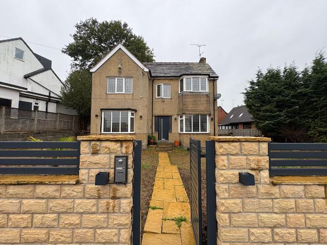 Woodhall Park Crescent East, Pudsey LS28, 2 bed detached house to rent, £1,500 pcm | PrimeLocation