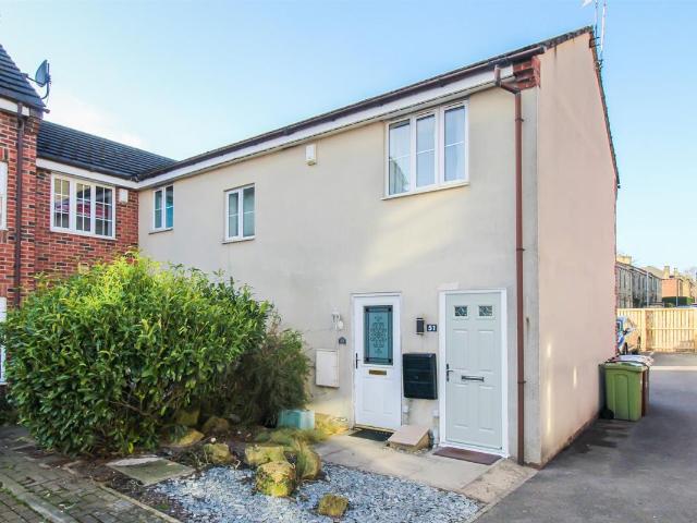 Woodhead Close, Ossett WF5, 2 bed flat to rent, £795 pcm | PrimeLocation