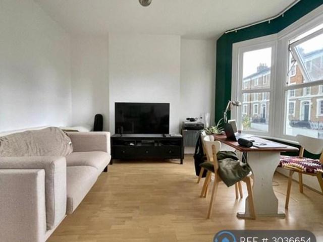 Woodhill, London, SE18 2 bed semi detached house to rent £1,850 pcm £427 pw