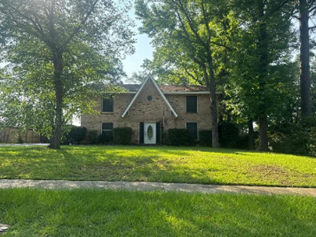 Woodhillcrest Dr