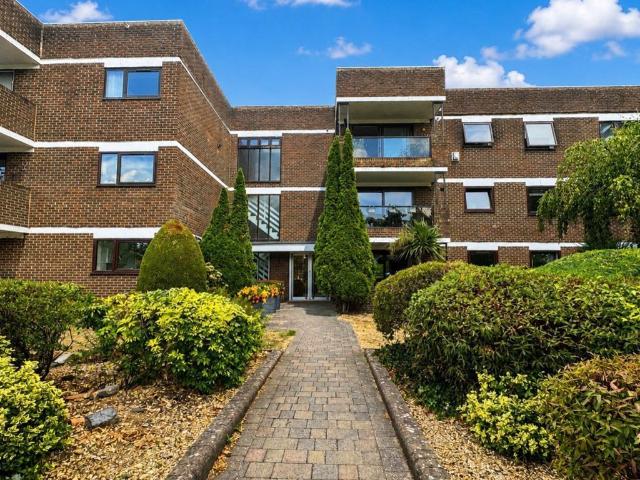 Woodhurst North, Ray Mead Road, Maidenhead SL6, 2 bed flat to rent, £2,100 pcm | PrimeLocation