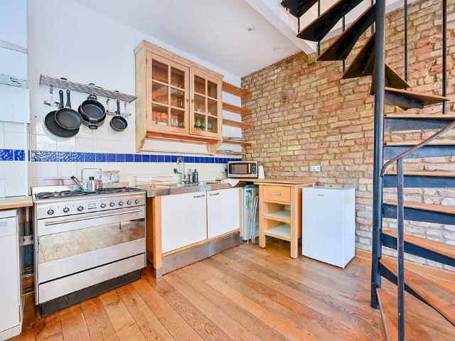 Woodhurst Road, Poet's Corner. 2 bed end of terrace house to rent £3,400 pcm £785 pw