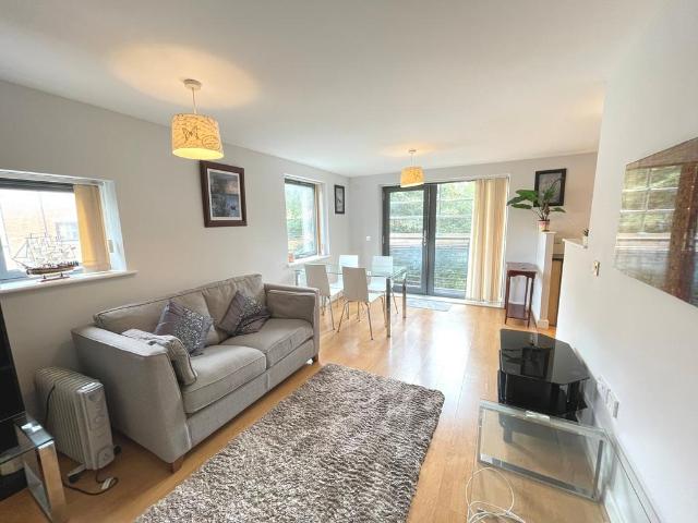 Woodin's Way, Oxford OX1 2 bed apartment to rent £2,850 pcm £658 pw