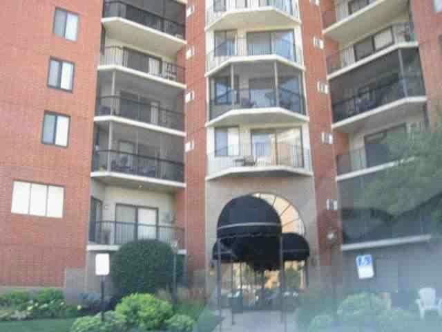 Woodlake Dr
