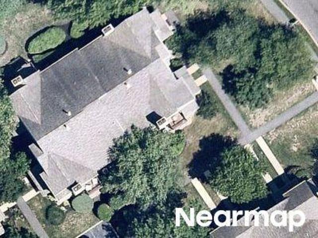 Woodlake Dr