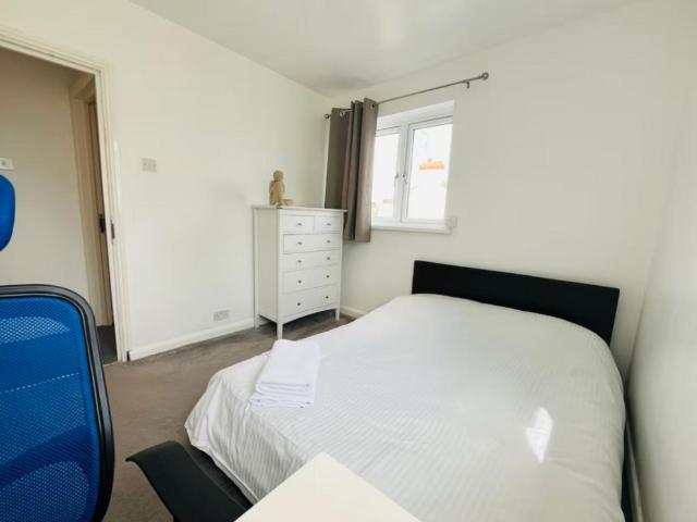 Woodland Terrace, London SE7 5 bed flat share to rent £850 pcm £196 pw