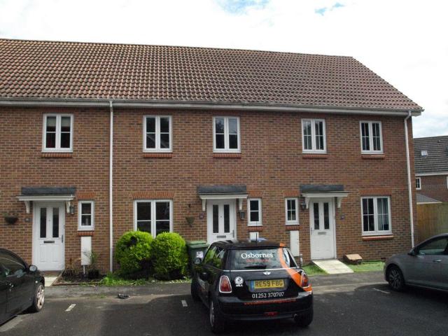 Woodland Walk, Aldershot, GU12 3 bed terraced house to rent £1,850 pcm £427 pw