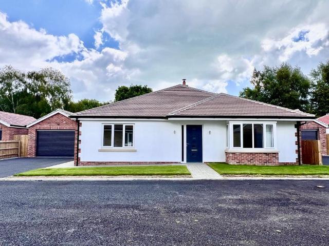Woodland Walk, Thorpe Road, Kirby. 3 bed detached bungalow to rent £2,400 pcm £554 pw