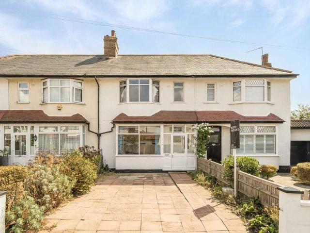 Woodland Way, Mitcham CR4 4 bed house to rent £3,400 pcm £785 pw