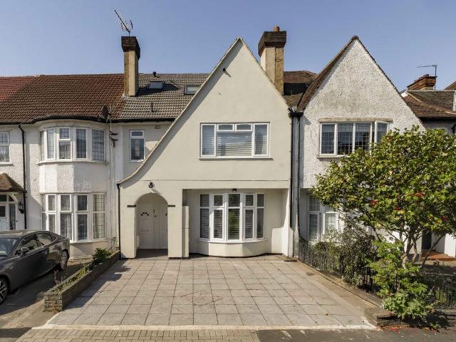 Woodland Way, Mill Hill NW7, 2 bed flat to rent, £2,200 pcm | PrimeLocation