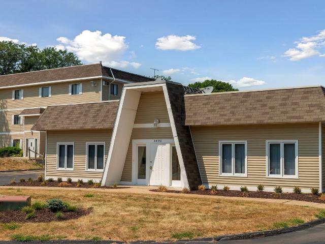 Woodland West 1 Bedroom Apartment for Rent at 4403 Woodland Ave, West Des Moines, IA 50266