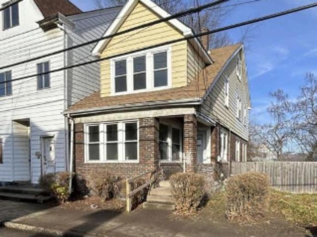 Woodland Ave
