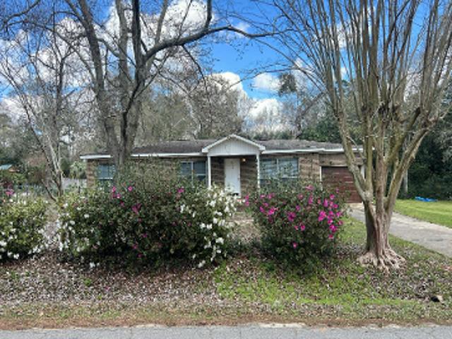 Woodland Ave