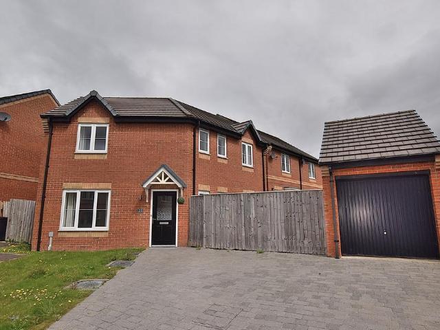 Woodland Avenue, Colburn 3 bed detached house to rent £1,050 pcm £242 pw