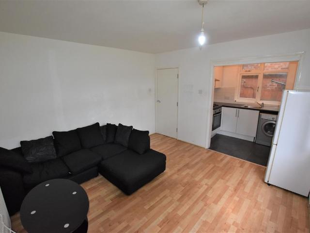 Woodland Avenue, Stoneygate, Leicester LE2, 1 bed flat to rent, £775 pcm | PrimeLocation