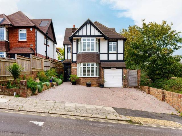 Woodland Drive, Hove, East Sussex 5 bed house to rent £4,500 pcm £1,038 pw