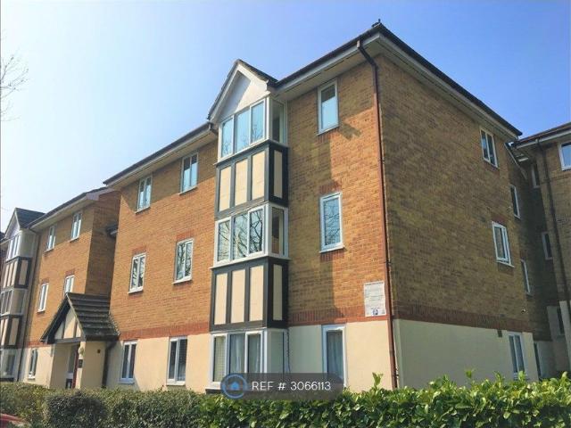 Woodland Grove, Epping CM16, 2 bed flat to rent, £1,500 pcm | PrimeLocation